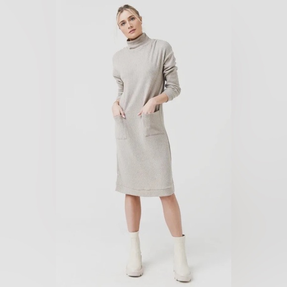 BB Dakota by Steve Madden Dresses & Skirts - BB Dakota Steve Madden Heather Toffee Ribbed Mock-neck Sweater Dress Pockets